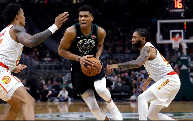 Milwaukee (27-10) ostenta la mejor foja de la NBA y ganó por novena ocasión en 10 compromisos. AP / A. Gash