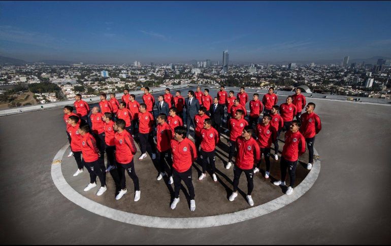 Jugadores, directivos y cuerpo técnico se colocaron dentro de un circulo 
