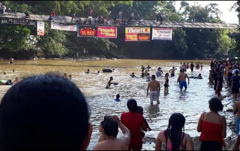 Pese al accidente las actividades del Festival de Verano de Morelia, que se desarrollan en la zona del hecho, continuaron. TWITTER/@Elsonajeroweb