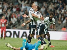 El Monterrey no tuvo piedad de Pachuca y le clavó cinco tantos, uno de ellos del ex rojiblanco Ángel Zaldívar, quien se estrenó con los Rayados. EFE