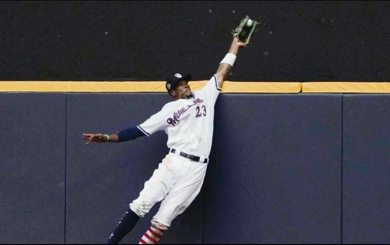 Keon Broxton deja a los Cerveceros para defender la franela de los Mets. AP