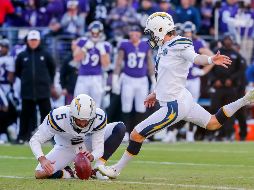 Michael Badgley convirtió cinco goles de campo, estableciendo un récord para la franquicia de los Chargers en partidos de playoffs. EFE/E. Lesser