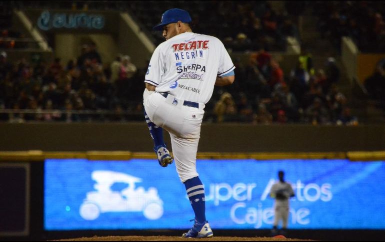Un wild pitch de Yoanner Negrín provocó la carrera que definió el partido. FACEBOOK/YaquisdeObregon