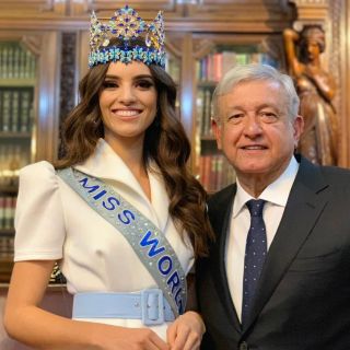 López Obrador recibe a Miss Mundo en Palacio Nacional