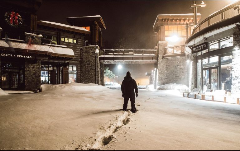 La lluvia y fuertes nevadas han ocasionado severas afectaciones en la zona. AP/P. Morning