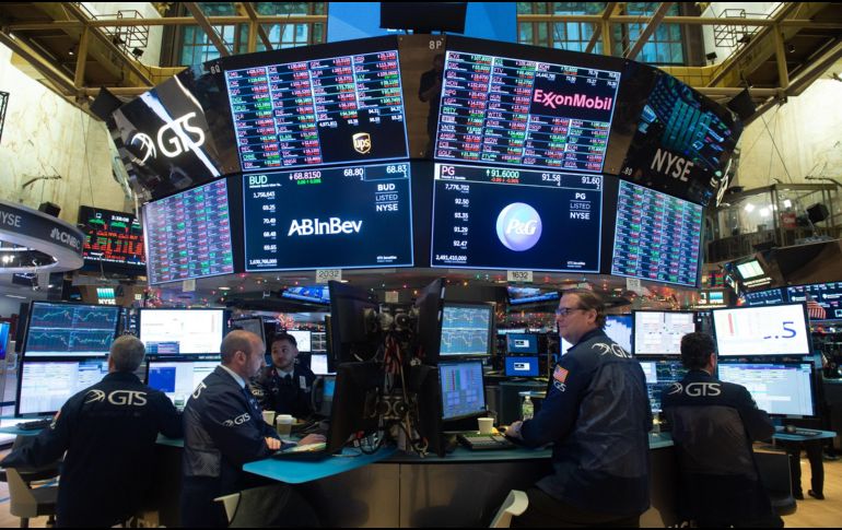 El promedio industrial Dow Jones avanzó 98 enteros, y cerró en 23 mil 531 unidades. AFP/B. Smith