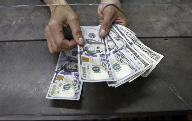 El billete verde se adquirió en un precio mínimo de 18.20 pesos. EL INFORMADOR / ARCHIVO