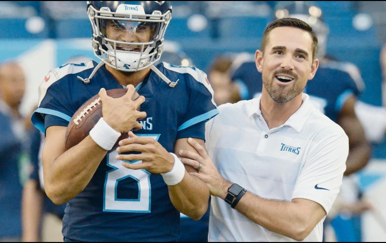 El último puesto que ocupó Matt LaFleur (izq.) en la NFL fue el de coordinador ofensivo de los Titans de Tennessee, donde tuvo a Marcus Mariota bajo su tutela. AP / M. Zaleski