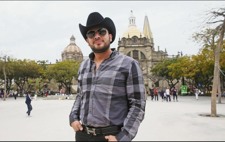 El cantante quiere estar más cerca de sus seguidores a través de www.elgalloelizalde.com. EL INFORMADOR