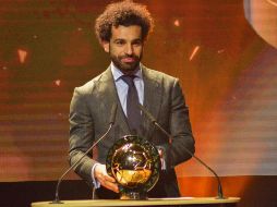 El jugador egipcio Mohamed Salah habla tras recibir el premio a Jugador del Año de la Confederación Africana de Futbol (CAF). EFE/STR