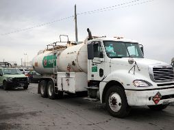 Pemex insistió en que no hay desabasto de combustible, y sólo se cambió la forma de transportarlo. AP/F. Márquez