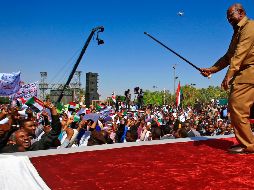 El Gobierno celebró en Jartum un acto multitudinario en apoyo de Al Bashir, en el que el presidente desacreditó a la oposición. AFP/G. Shazly