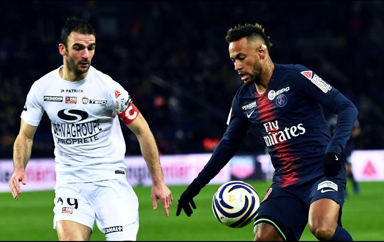 Neymar (I) marcó el único gol del PSG. AFP/A. Poujoulat