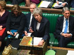La primera ministra del Reino Unido, Theresa May, responde las preguntas del primer ministro de la Cámara de los Comunes. AP/J. Taylor