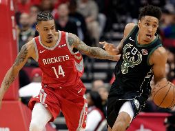 Los Bucks trabajaron en conjunto para evitar caer ante James Harden y compañía. AP