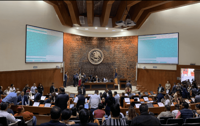 Además, hizo un exhorto al Congreso para aprobar una legislación para que la designación de funcionarios se haga con base en criterios claros de evaluación. TWITTER / @LegislativoJal