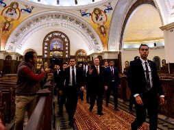 Pompeo recorre la gigantesca Catedral de la Natividad, inaugurada el pasado domingo. AFP/A. Caballero
