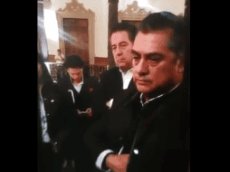 “Por qué no lo apoyaste tú, con esa cadenita le compras esa madre”, señala el gobernador en el video. TWITTER / @CarlosSanagu