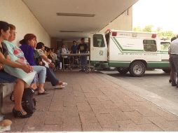Aseguran que el Seguro Social cuenta con puntos de atención en todos los estados de la República para llenar los tanques de gasolina de las ambulancias. EL INFORMADOR/ARCHIVO