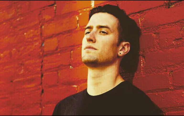 Henderson de 27 años se encuentra en su faceta de solista; los conciertos que prepara están repletos de luz, música, baile y sudor. FACEBOOK / 1Logan.Henderson.BTR