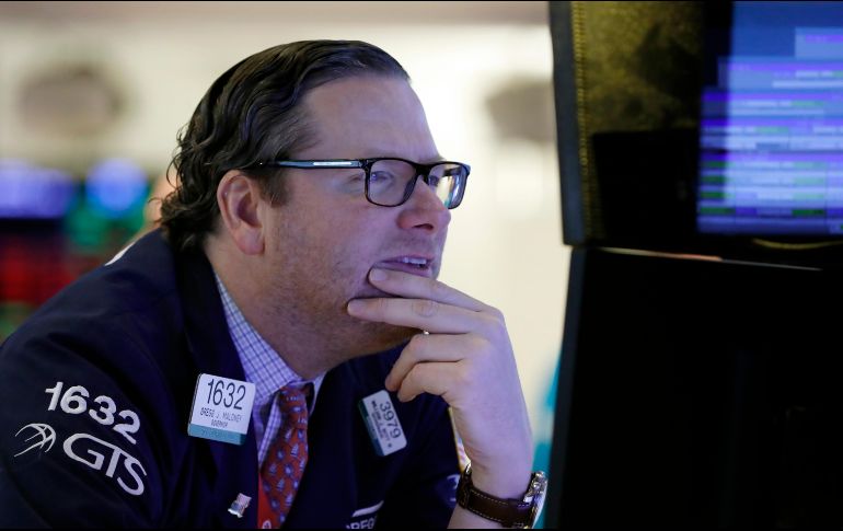 El selectivo S&P 500 también quedó casi plano, con un -0.01% o 0.38 puntos, hasta 2,596.26. AP / R. Drew