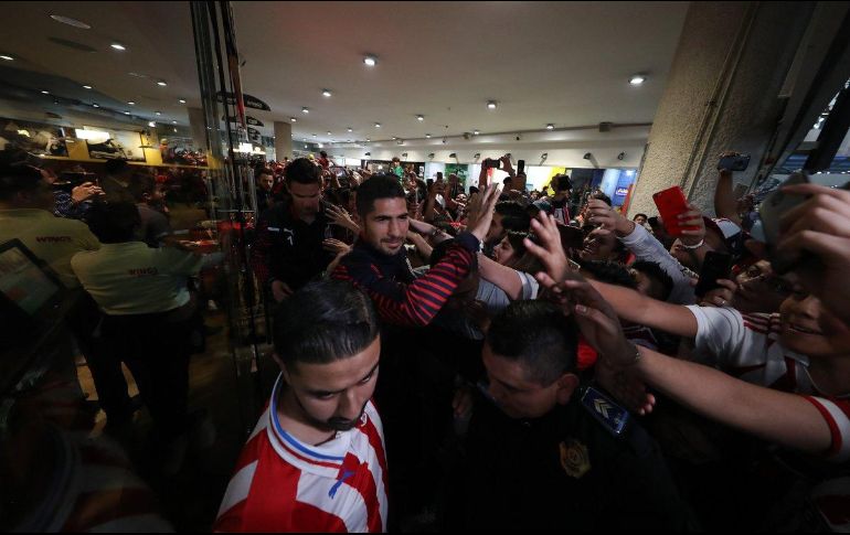 Dos victorias consecutivas han sido suficientes para ilusionar a la afición rojiblanca. TWITTER/@Chivas