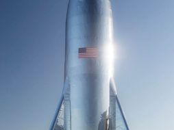 Starship no es de fibra de carbono, un material que es más liviano, porque es menos resistente que el acero a las temperaturas extremas, tanto frías como calientes, a las que el cohete se verá sometido. AFP / Elon Musk