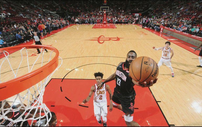 Harden se unió a Kobe Bryant (16 juegos en 2003) como los únicos jugadores con 30 puntos en al menos 15 juegos en fila desde la temporada 1972-73. AP/B. Baptist
