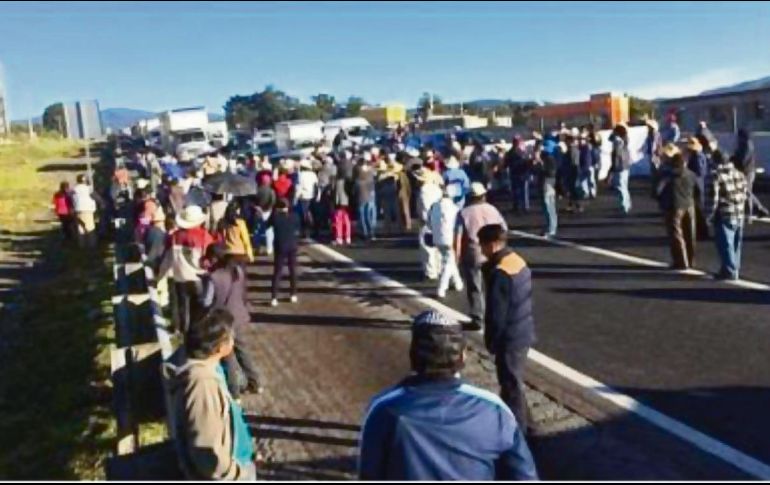 Estrategia anti-huachicol fortaleció economía: AMLO