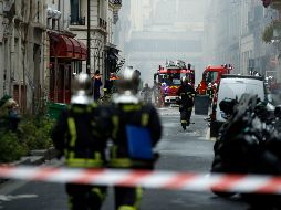 La labor de bomberos y rescatistas busca evitar que aumente la cifra de victimas fatales. EFE
