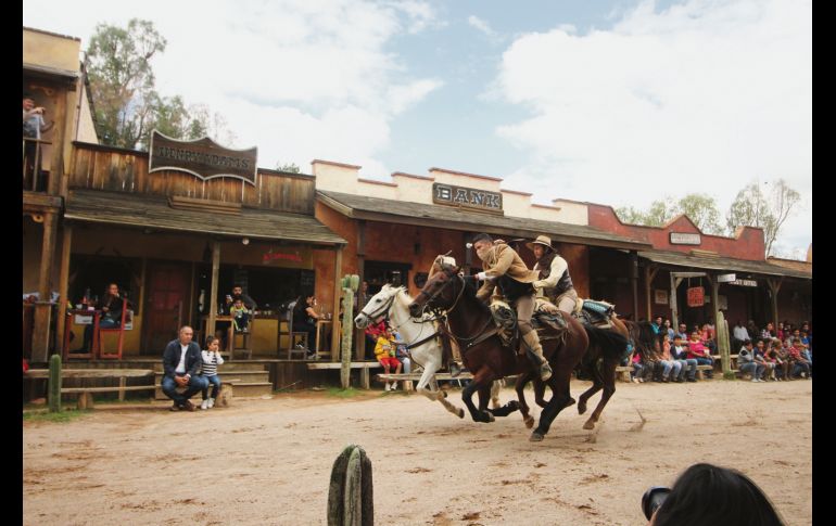 A todo galope. Enfrentamientos y persecuciones, parte de los espectáculos.