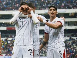 Ronaldo Cisneros, en su segunda etapa como jugador de Chivas, marcó el tanto de la victoria en el Estadio Azteca para darle al Rebaño un arranque de ensueño. MEXSPORT