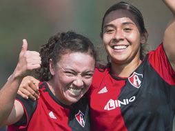 Joana Robles (izq.) marcó el segundo tanto del encuentro, mientras que Zellyka Arce comandó el medio campo en el triunfo rojinegro. MEXSPORT