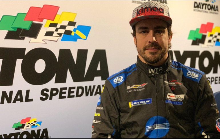 De dar el paso, Alonso pasaría de conducir monoplazas a ponerse al volante de la Hilux de Toyota. TWITTER / @alo_oficial