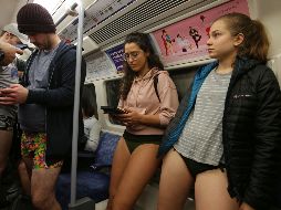 Fotogalería: Se unen a jornada "en metro sin pantalones"