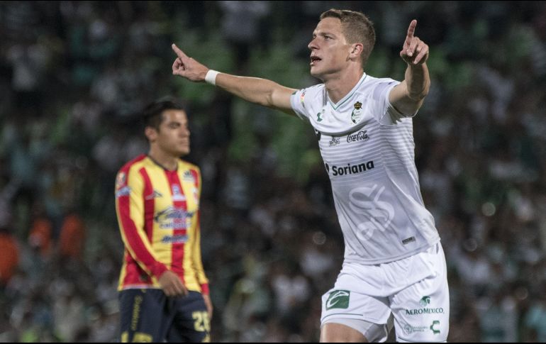 Un disparo fuerte y colocado de Julio Furch fue suficiente para que el cuadro de Santos lograra sumar sus primeros tres puntos. MEXSPORT / E. Terrazas