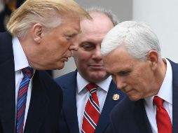 Steve Scalise (centro), uno de los líderes republicanos en la Cámara de Representantes, asegura que Trump tiene derecho a declarar el estado de emergencia, aunque espera que no suceda. AFP/S. Loeb