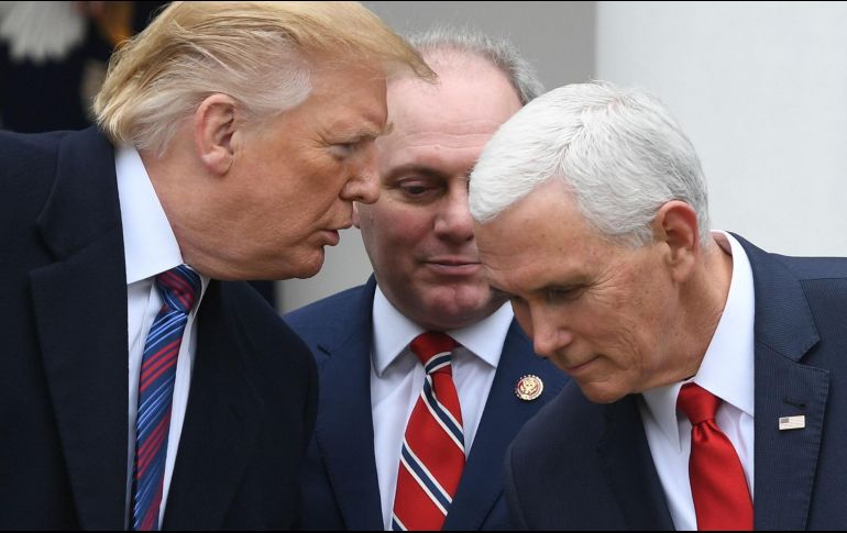 Steve Scalise (centro), uno de los líderes republicanos en la Cámara de Representantes, asegura que Trump tiene derecho a declarar el estado de emergencia, aunque espera que no suceda. AFP/S. Loeb