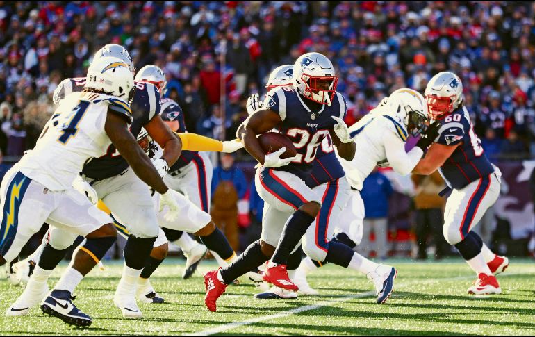 Sony Michel fue el caballito de batalla de los Patriots, al correr para 126 yardas y tres anotaciones. AFP / M. Meyer
