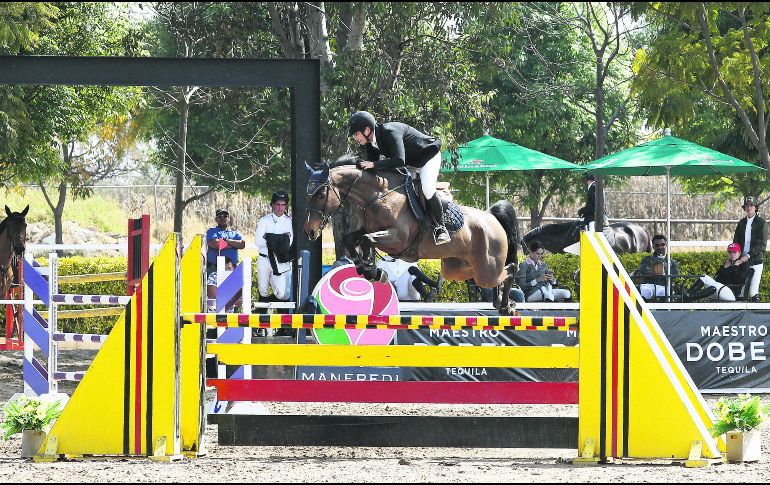 Arturo Parada se llevó la libre con obstáculos a 1.30 metros de altura montando a “Quarette La Cuadra”. EL INFORMADOR / A. Camacho