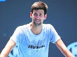 Novak Djokovic busca su séptimo cetro en Melbourne. EFE / L. Bobo