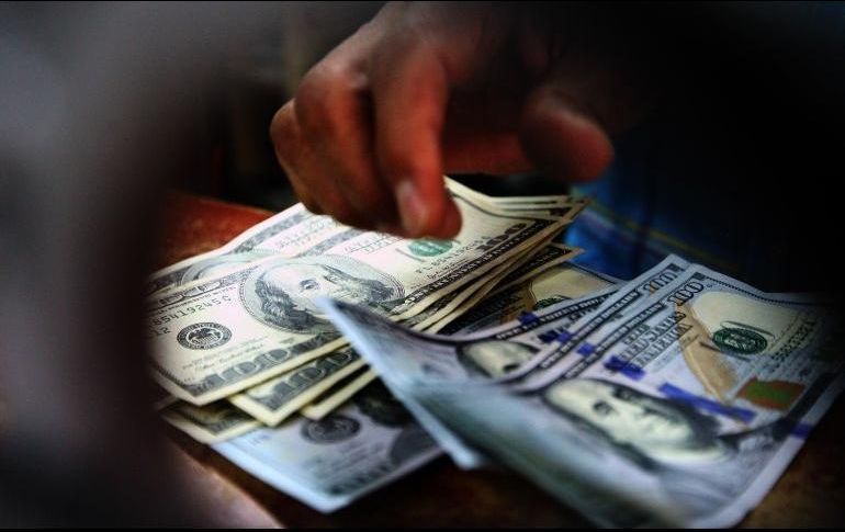 Se espera que el tipo de cambio cotice en un canal entre 19.07 y 19.22 pesos por dólar. EL INFORMADOR / ARCHIVO