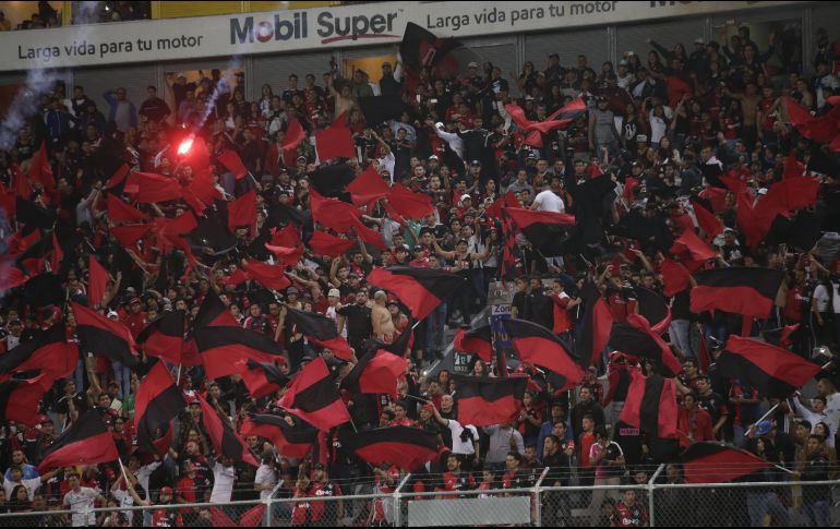 Con la falta de gasolina, el asistir a un partido de futbol podría considerarse como algo prescindible, pues muchos aficionados sólo tienen sus autos como medio para llegar a los estadios. MEXSPORT / ARCHIVO