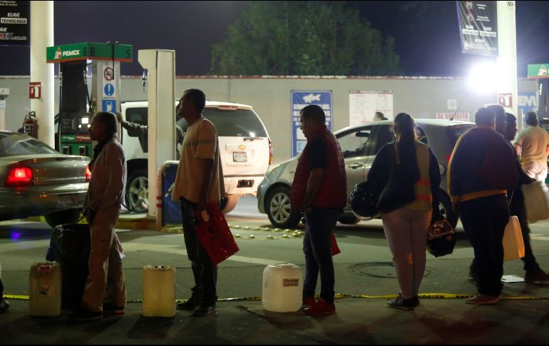 Aunque algunas gasolineras reportaron abastecimiento el domingo por la noche o lunes en la mañana, otras estaciones han dejado de recibir el producto desde el miércoles. EFE/F. Guasco
