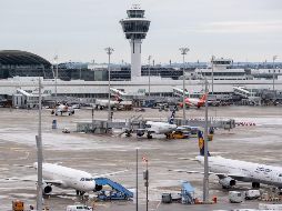 23 mil empleados de la industria aeroportuaria se han ido a huelga para exigir un aumento salarial. EFE