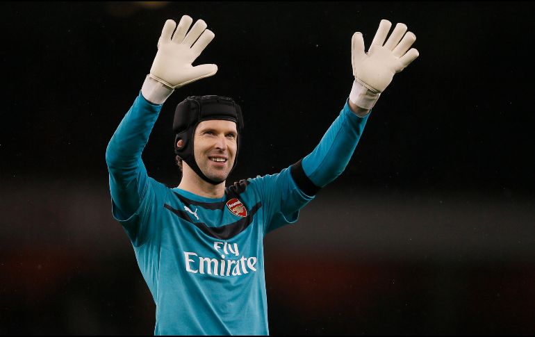 Además de una carrera llena de títulos y records, Petr Cech es célebre por su casco de rugby. AP