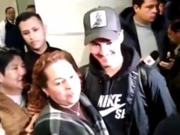 El luso, que suplirá a Iván Marcone en el mediocampo, arribó a suelo tricolor la mañana de este martes, en medio de una marea de cámaras y micrófonos, en el aeropuerto capitalino. TWITTER / @UnivDeportes