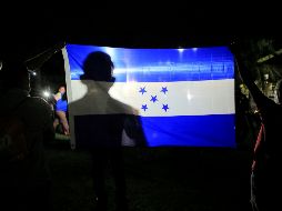 El aprehendido supuestamente organizaba la nueva caravana que comenzó su viaje ayer lunes desde San Pedro Sula, al norte de Honduras; fue detenido por el delito de violación. EFE / G. Amador