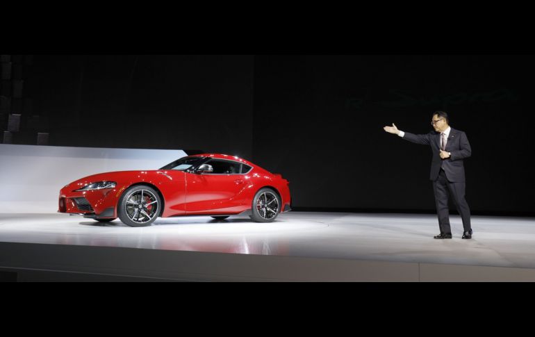 Toyota revivió el icónico deportivo Supra al presentar en Detroit la quinta generación del vehículo, que se había dejado de producir hace 17 años.
