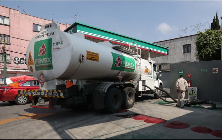 Diego Rodríguez, gobernador de Guanajuato, reiteró el llamado a Pemex para que avisen cuándo van a transitar pipas para asignarles vigilancia. SUN/B. Fregoso